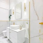 Modern Chic & Classic Elegance In Daire Budapeşte