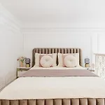 Modern Chic & Classic Elegance In Budapeşte