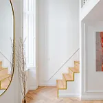 Modern Chic & Classic Elegance In Daire