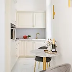 Daire Modern Chic & Classic Elegance In Budapeşte