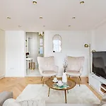 Modern Chic & Classic Elegance In Daire *