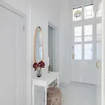 Modern Chic & Classic Elegance In * Budapeşte