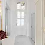 Daire Modern Chic & Classic Elegance In Budapeşte