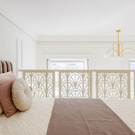 Modern Chic & Classic Elegance In *