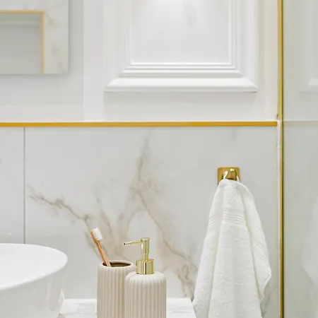 Modern Chic & Classic Elegance In