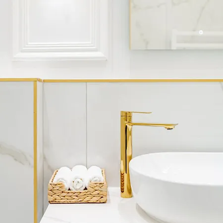 Modern Chic & Classic Elegance In *