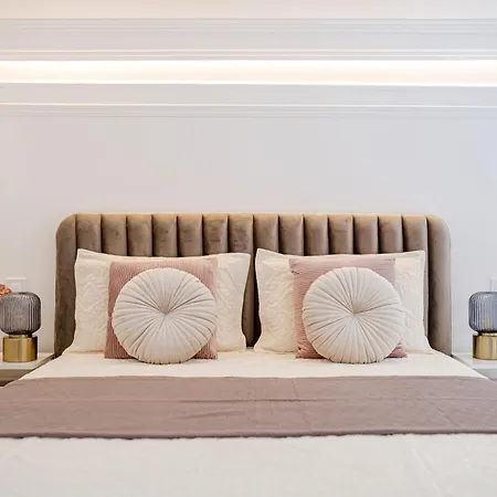 Modern Chic & Classic Elegance In * Budapeşte