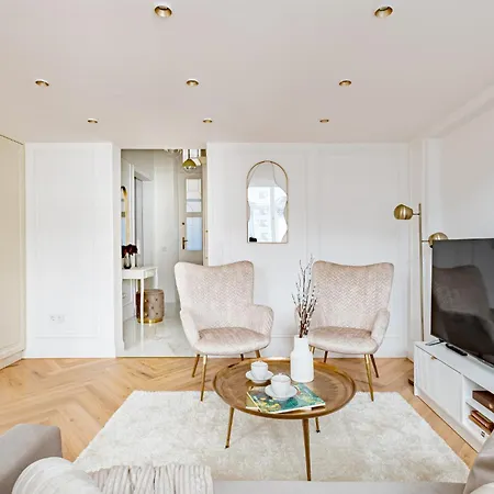 Modern Chic & Classic Elegance In 아파트 *