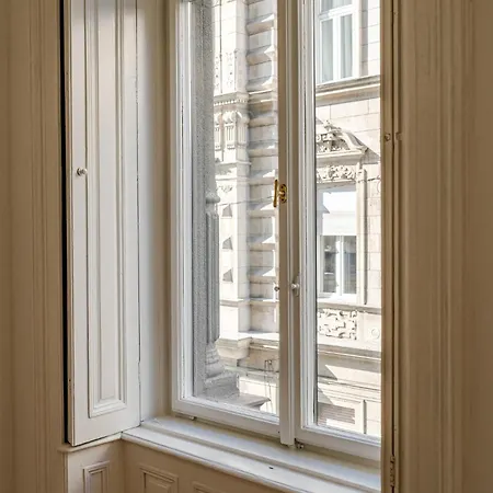 Modern Chic & Classic Elegance In 公寓 布达佩斯