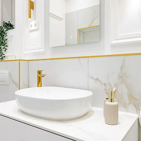 아파트 Modern Chic & Classic Elegance In