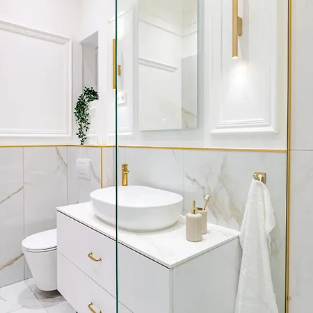 Modern Chic & Classic Elegance In 아파트