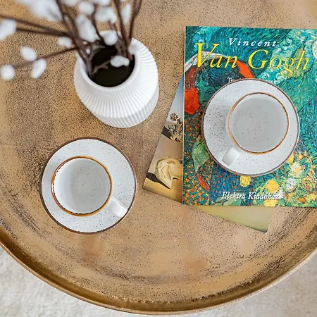 Daire Modern Chic & Classic Elegance In *