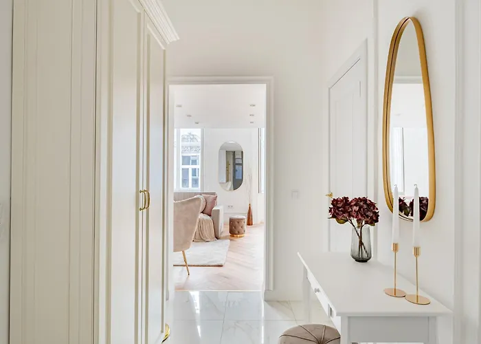 Modern Chic & Classic Elegance In Апартаменты