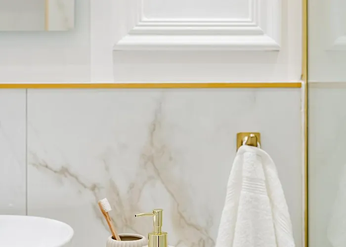 Modern Chic & Classic Elegance In