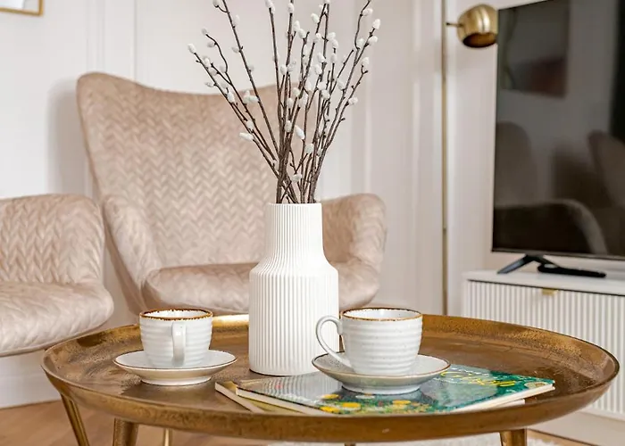 Modern Chic & Classic Elegance In Апартаменты *