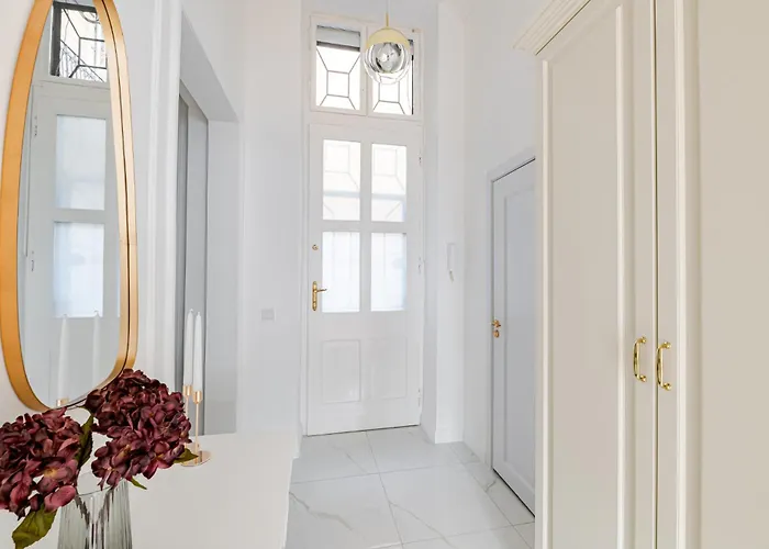 Апартаменты Modern Chic & Classic Elegance In Будапешт