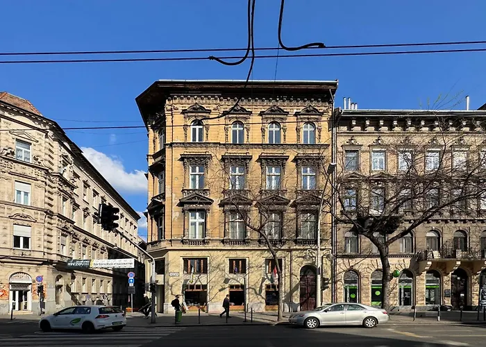 Modern Chic & Classic Elegance In Апартаменты