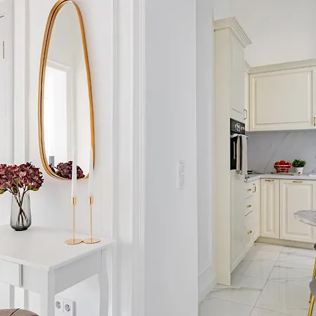 Modern Chic & Classic Elegance In Apartment