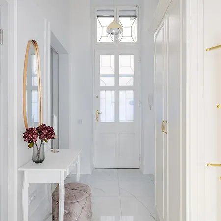 Modern Chic & Classic Elegance In Budapest