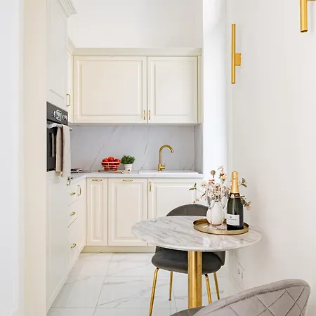 Apartment Modern Chic & Classic Elegance In Budapest