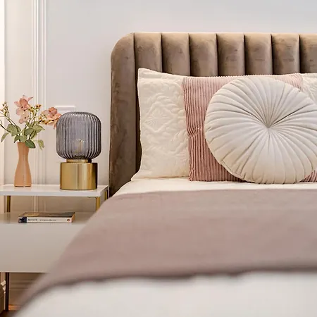 Апартаменты Modern Chic & Classic Elegance In *