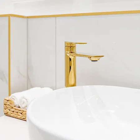Apartment Modern Chic & Classic Elegance In *