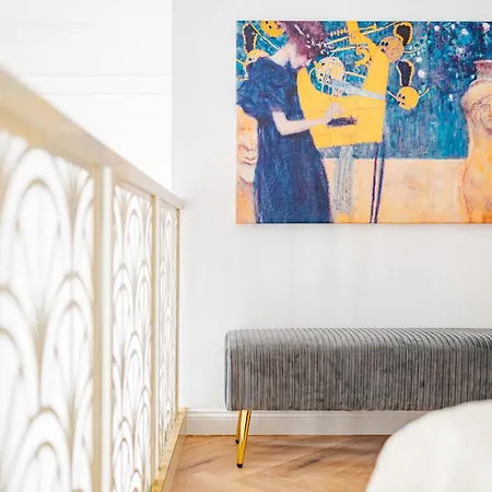 Modern Chic & Classic Elegance In Apartment