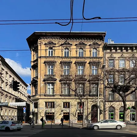 Modern Chic & Classic Elegance In Апартаменты