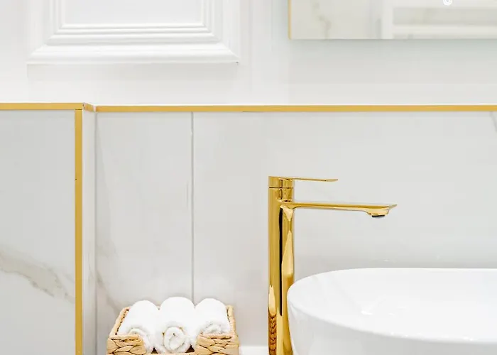 Modern Chic & Classic Elegance In *