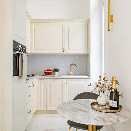 Modern Chic & Classic Elegance In * Budapest