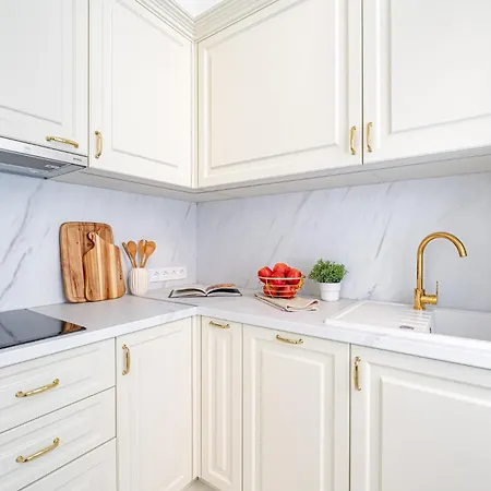 Modern Chic & Classic Elegance In