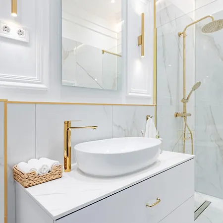 Lägenhet Modern Chic & Classic Elegance In Budapest