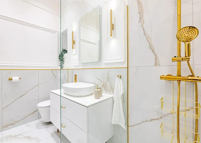 Modern Chic & Classic Elegance In Apartament Budapesta