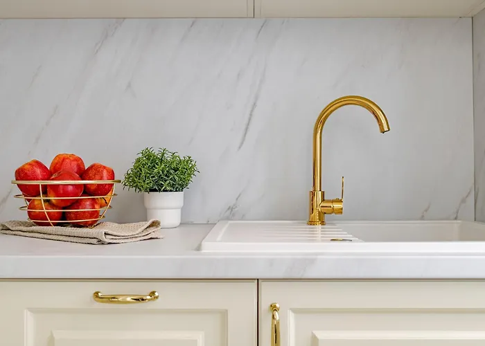 Modern Chic & Classic Elegance In Apartament Budapesta
