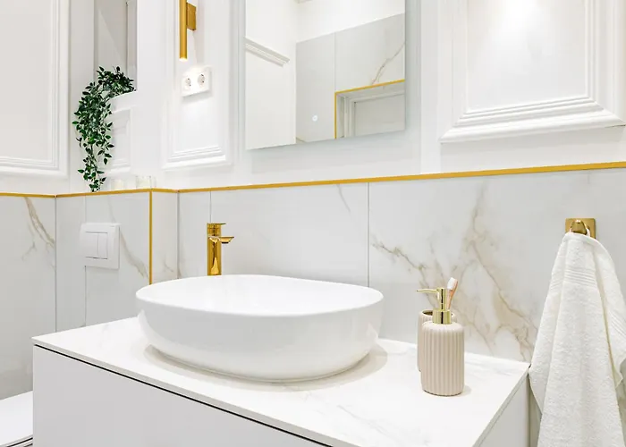 Apartament Modern Chic & Classic Elegance In