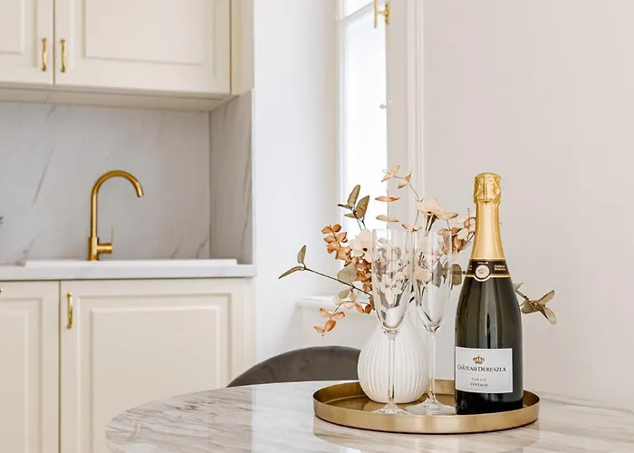 Modern Chic & Classic Elegance In *
